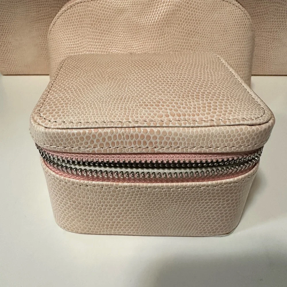 Pottery Barn Blush croco-style Leather Jewelry cube EXCELLENT CONDITION